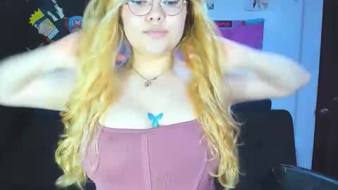 Snapshot of lily_stone04 chatting on 20, 4, 2026 lily_stone04 online show from 20, 4, 2026