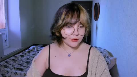 Snapshot of lily_violettt chatting on 1, 4, 2026 Lily online show from 1, 4, 2026