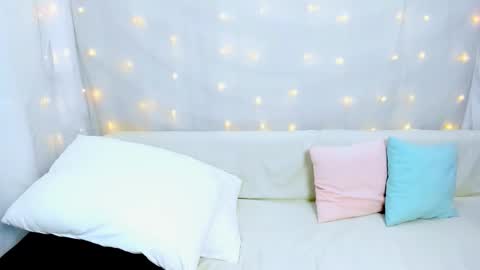 Snapshot of lilydavisss chatting on 14, 12, 2025 lilydavisss online show from 14, 12, 2025