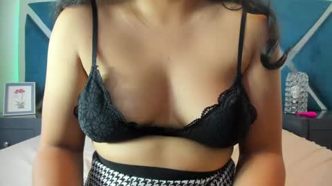 Snapshot of lilygloww chatting on 24, 4, 2026 Sweetie Lily online show from 24, 4, 2026