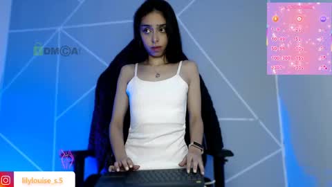 Snapshot of lilylouisee_ chatting on 19, 4, 2026 Liliana louise online show from 19, 4, 2026