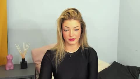 Snapshot of lilylovely26 chatting on 1, 12, 2024 Lily online show from 1, 12, 2024