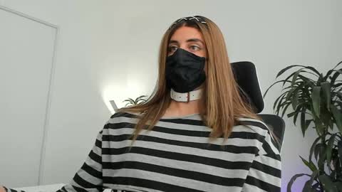 Snapshot of lilyreina chatting on 30, 3, 2026 Lily Reina online show from 30, 3, 2026