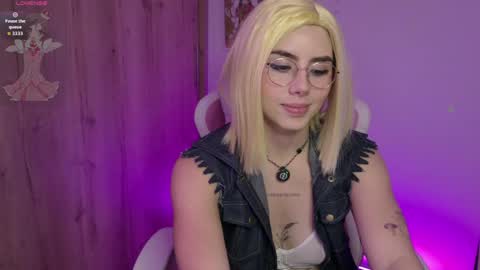 Snapshot of lilyrouse_ chatting on 6, 6, 2026 lily help me to collect more cosplay online show from 6, 6, 2026