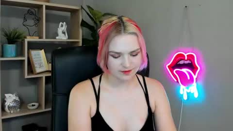 Snapshot of lilysweetxo chatting on 24, 6, 2026 Lily online show from 24, 6, 2026