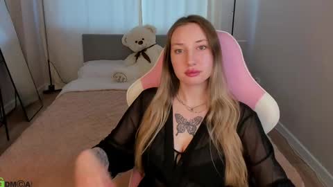 Snapshot of lilyy_lark chatting on 4, 5, 2026 Lilly Lark online show from 4, 5, 2026