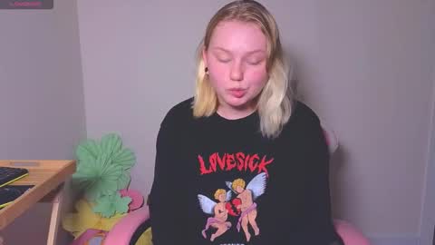 Snapshot of lime_cat chatting on 10, 10, 2025 lime cat online show from 10, 10, 2025