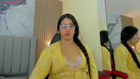 Snapshot of lina_dubois chatting on 25, 11, 2025 LINA DUBOIS online show from 25, 11, 2025