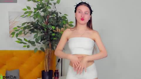 Snapshot of lina_massey chatting on 14, 4, 2026 lina_massey online show from 14, 4, 2026