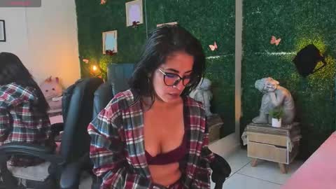 Snapshot of linagh chatting on 1, 11, 2025 Lina online show from 1, 11, 2025