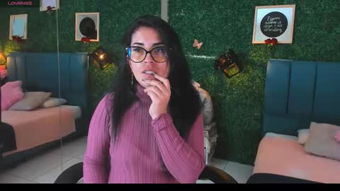 Snapshot of linagh chatting on 3, 11, 2025 Lina online show from 3, 11, 2025