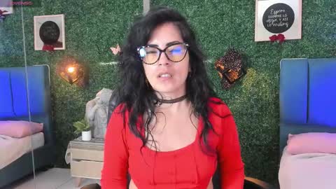 Snapshot of linagh chatting on 5, 11, 2025 Lina online show from 5, 11, 2025