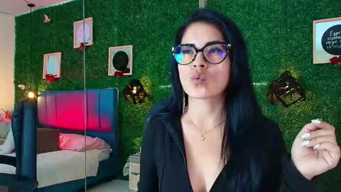 Snapshot of linagh chatting on 10, 11, 2025 Lina online show from 10, 11, 2025