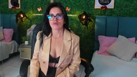 Snapshot of linagh chatting on 12, 11, 2025 Lina online show from 12, 11, 2025