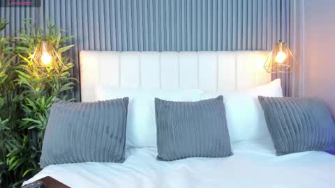 LinaGlam online show from 10, 11, 2025