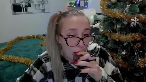 Snapshot of linatruly chatting on 23, 12, 2024 Lina online show from 23, 12, 2024