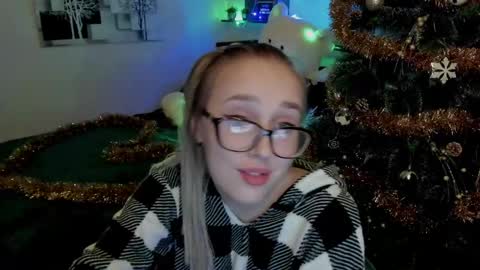 Snapshot of linatruly chatting on 23, 12, 2024 Lina online show from 23, 12, 2024