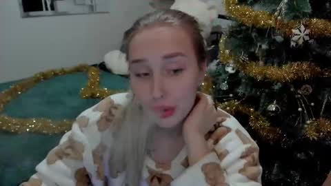 Snapshot of linatruly chatting on 25, 12, 2024 Lina online show from 25, 12, 2024