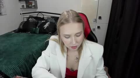 Snapshot of linatruly chatting on 8, 9, 2025 Lina online show from 8, 9, 2025