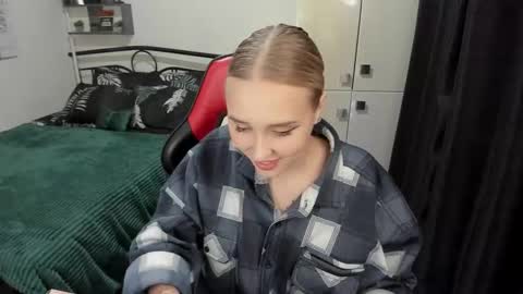 Snapshot of linatruly chatting on 18, 9, 2025 Lina online show from 18, 9, 2025