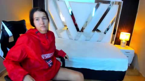 Snapshot of linda4petite chatting on 12, 10, 2025 Linda online show from 12, 10, 2025