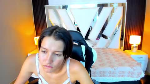 Snapshot of linda4petite chatting on 22, 10, 2025 Linda online show from 22, 10, 2025