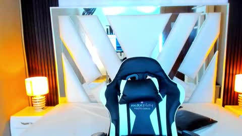 Snapshot of linda4petite chatting on 24, 10, 2025 Linda online show from 24, 10, 2025