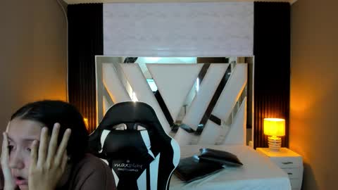 Snapshot of linda4petite chatting on 26, 10, 2025 Linda online show from 26, 10, 2025