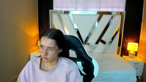 Snapshot of linda4petite chatting on 9, 11, 2025 Linda online show from 9, 11, 2025