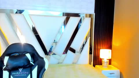 Snapshot of linda4petite chatting on 15, 11, 2025 Linda online show from 15, 11, 2025