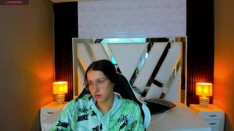 Snapshot of linda4petite chatting on 16, 11, 2025 Linda online show from 16, 11, 2025