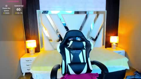 Snapshot of linda4petite chatting on 17, 11, 2025 Linda online show from 17, 11, 2025