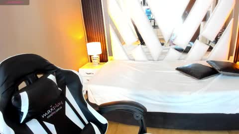 Snapshot of linda4petite chatting on 19, 11, 2025 Linda online show from 19, 11, 2025