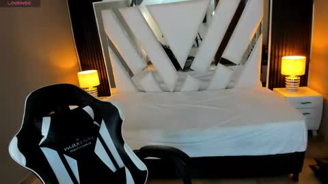 Snapshot of linda4petite chatting on 23, 11, 2025 Linda online show from 23, 11, 2025