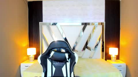 Snapshot of linda4petite chatting on 28, 11, 2025 Linda online show from 28, 11, 2025