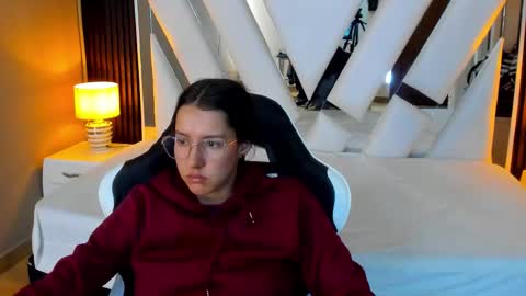 Snapshot of linda4petite chatting on 30, 11, 2025 Linda online show from 30, 11, 2025