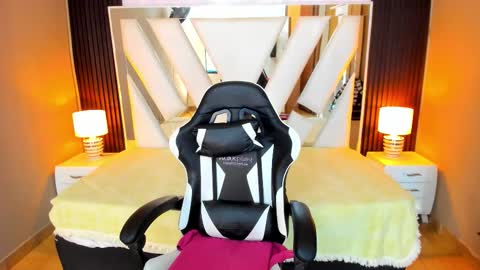 Snapshot of linda4petite chatting on 3, 12, 2025 Linda online show from 3, 12, 2025