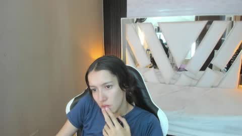 Snapshot of linda4petite chatting on 5, 4, 2026 Linda online show from 5, 4, 2026