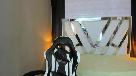 Snapshot of linda4petite chatting on 6, 4, 2026 Linda online show from 6, 4, 2026