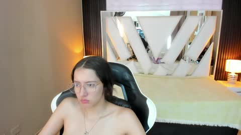 Snapshot of linda4petite chatting on 7, 4, 2026 Linda online show from 7, 4, 2026