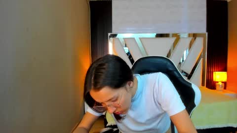 Snapshot of linda4petite chatting on 22, 4, 2026 Linda online show from 22, 4, 2026