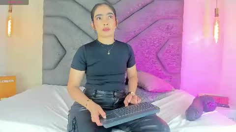 Snapshot of linda_saenz1 chatting on 21, 6, 2026 Linda Saenz online show from 21, 6, 2026
