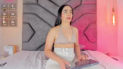 Snapshot of linda_saenz1 chatting on 4, 7, 2026 Linda Saenz online show from 4, 7, 2026