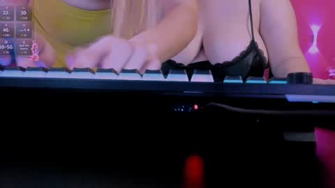 Snapshot of linda_save chatting on 8, 3, 2026 linda_save online show from 8, 3, 2026