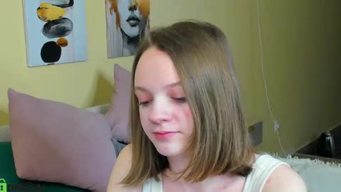 Snapshot of lindaa_bell chatting on 5, 4, 2026 My real name is Olivia online show from 5, 4, 2026