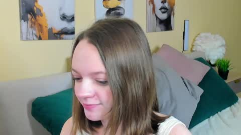 Snapshot of lindaa_bell chatting on 7, 4, 2026 My real name is Olivia online show from 7, 4, 2026