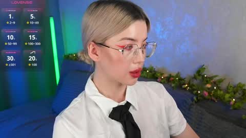 Snapshot of lindathackerr chatting on 8, 6, 2026 Linda online show from 8, 6, 2026