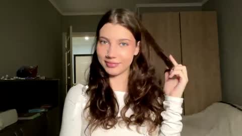 Snapshot of lindseysales chatting on 2, 4, 2026 Linda online show from 2, 4, 2026