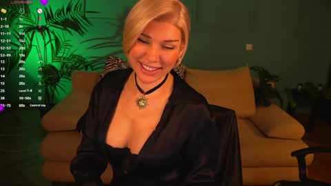 Snapshot of lindsi_luvviv chatting on 11, 4, 2026 lindsi_luvviv online show from 11, 4, 2026