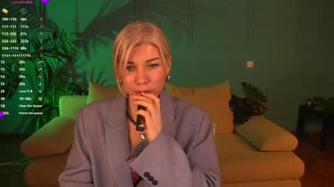 Snapshot of lindsi_luvviv chatting on 18, 4, 2026 lindsi_luvviv online show from 18, 4, 2026